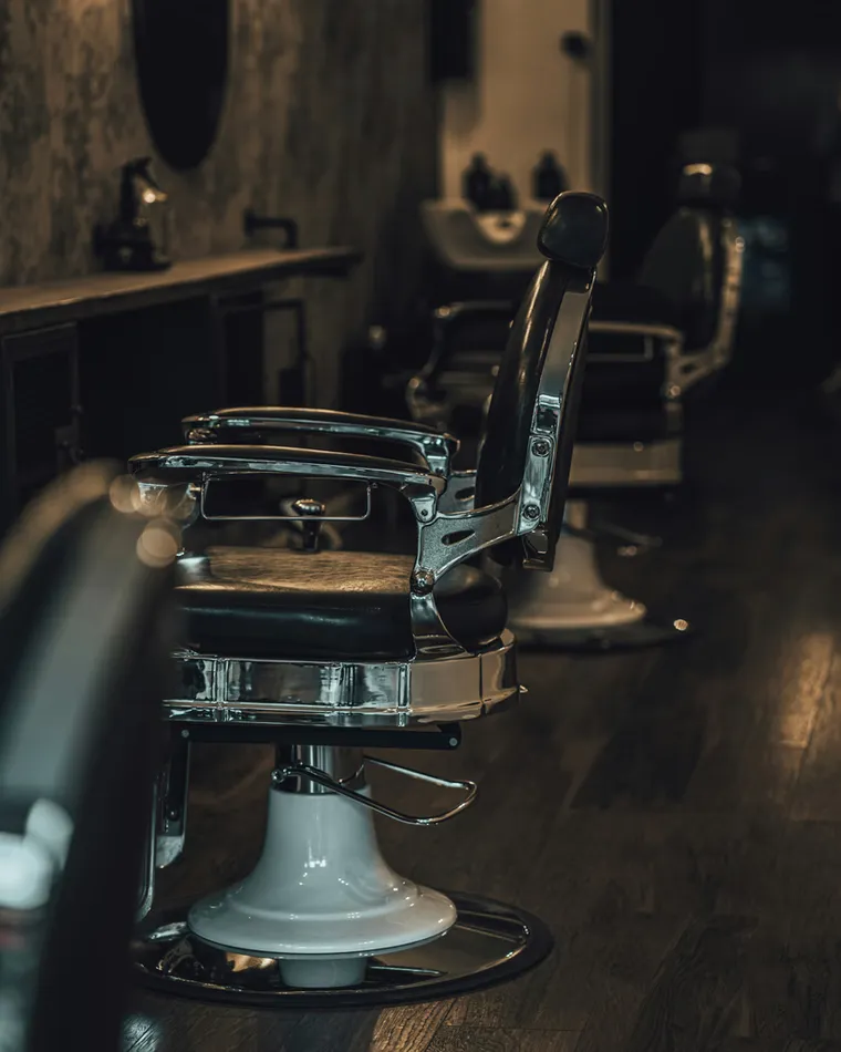 Cadeira clássica em um estúdio de barbearia